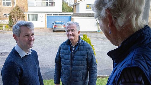 Will F and Leslie R talking to lady on doorstep