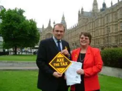 Ed Davey and Anne Lee outside Parliament